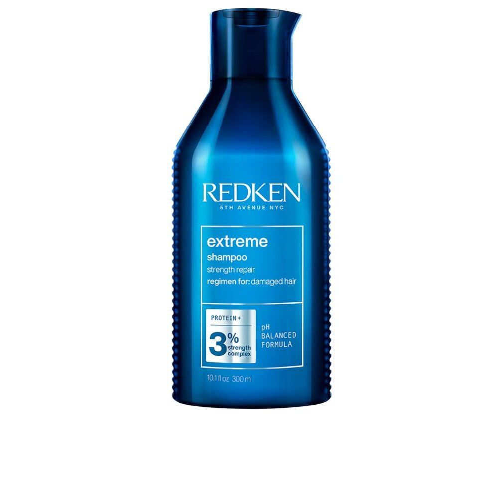 Blauwe shampoo fles. Opschrift: REDKEN, extreme shampoo, 3% strength complex, pH balanced formula. 300ml.
