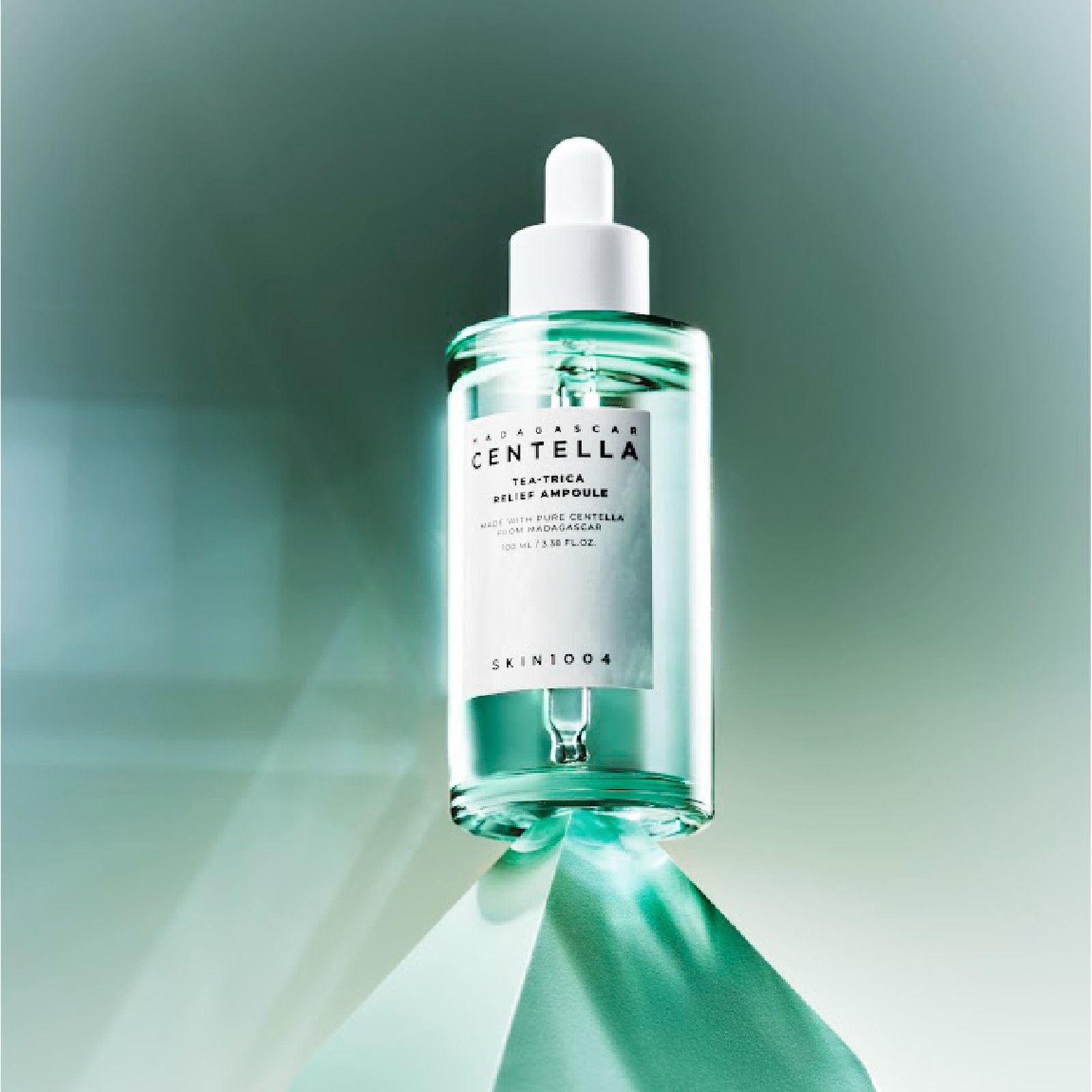Groene glazen fles met druppelaar, 100 ml, zwevend.