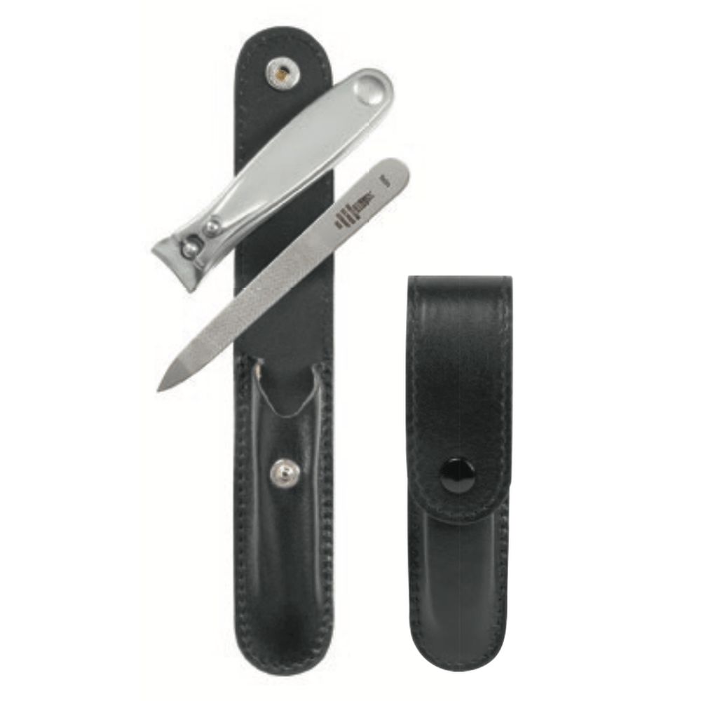Set de coupe-ongles avec étui. Comprend un coupe-ongles et une lime à ongles. Étui en cuir noir avec bouton-pression.