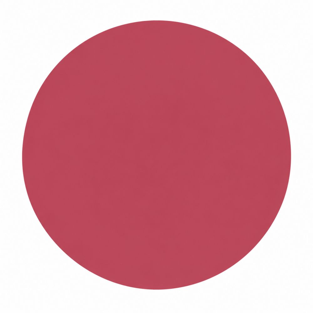 Een ronde, platte, bessenkleurige lippenbalsemvlek.
