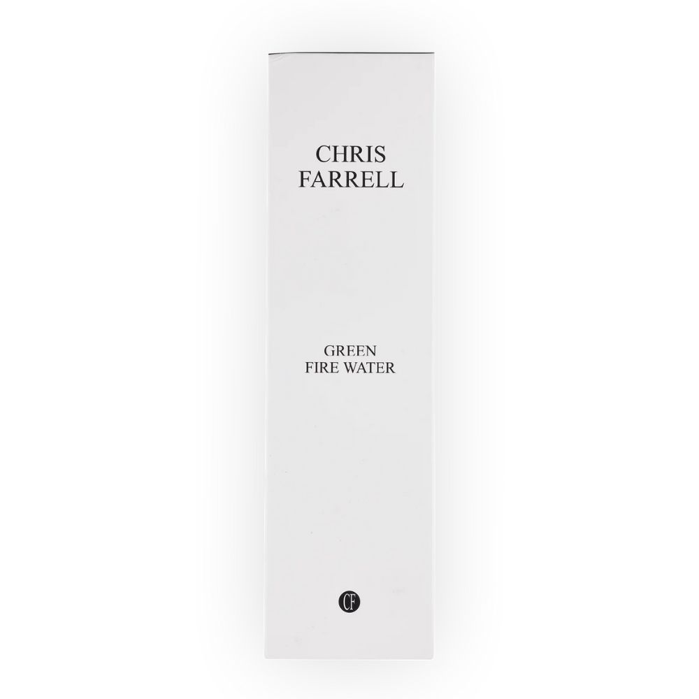 Witte verpakking met zwarte tekst: CHRIS FARRELL, GREEN FIRE WATER. CF-logo onderaan. Verticale weergave.