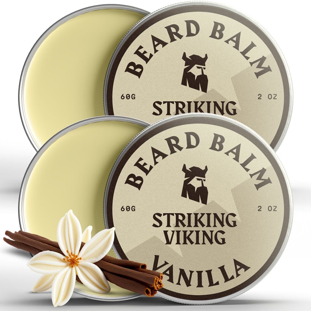 Deux boîtes ouvertes de baume à barbe vanille, avec bâtons de cannelle et fleur de vanille.