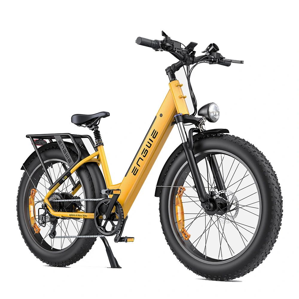Gele e-bike met zwarte banden, bagagerek en koplamp. Merk ENGWE.