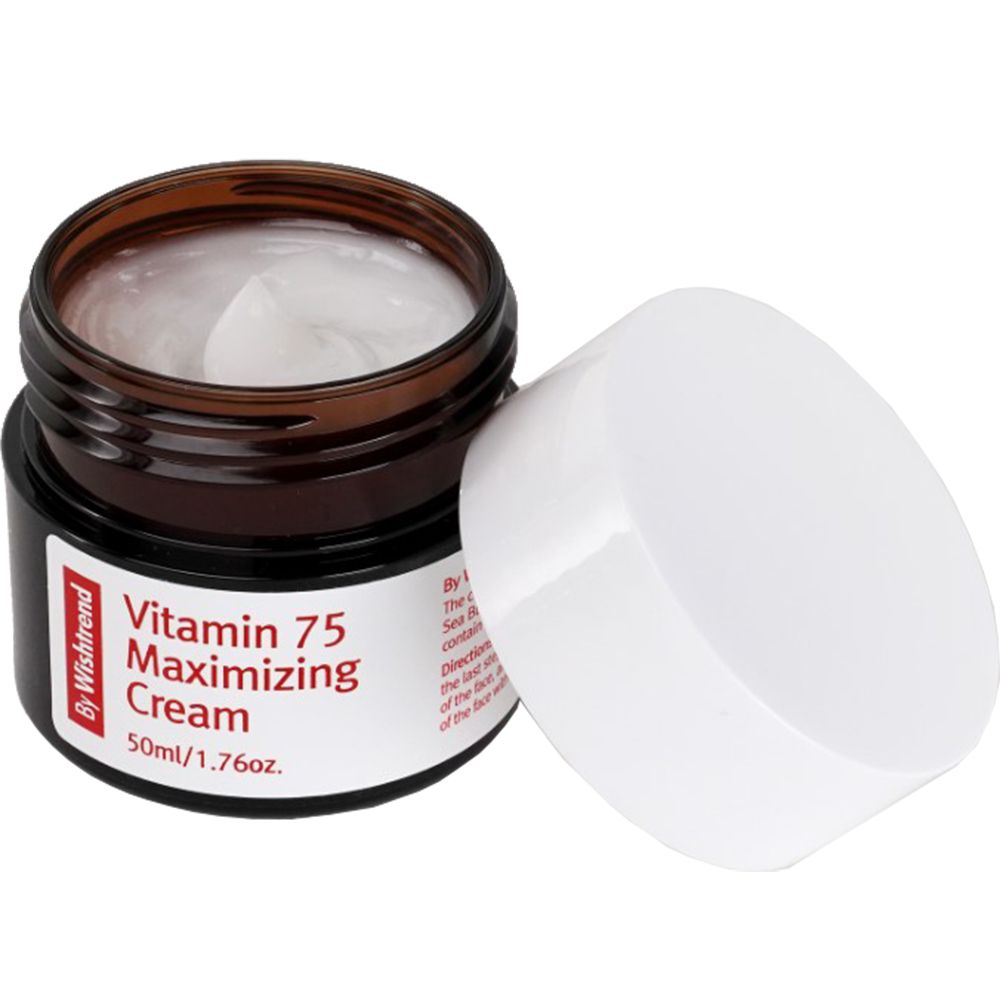 Open crèmepot met witte deksel. Opschrift: Vitamin 75 Maximizing Cream. 50ml/1.76fl.oz. Crème zichtbaar.