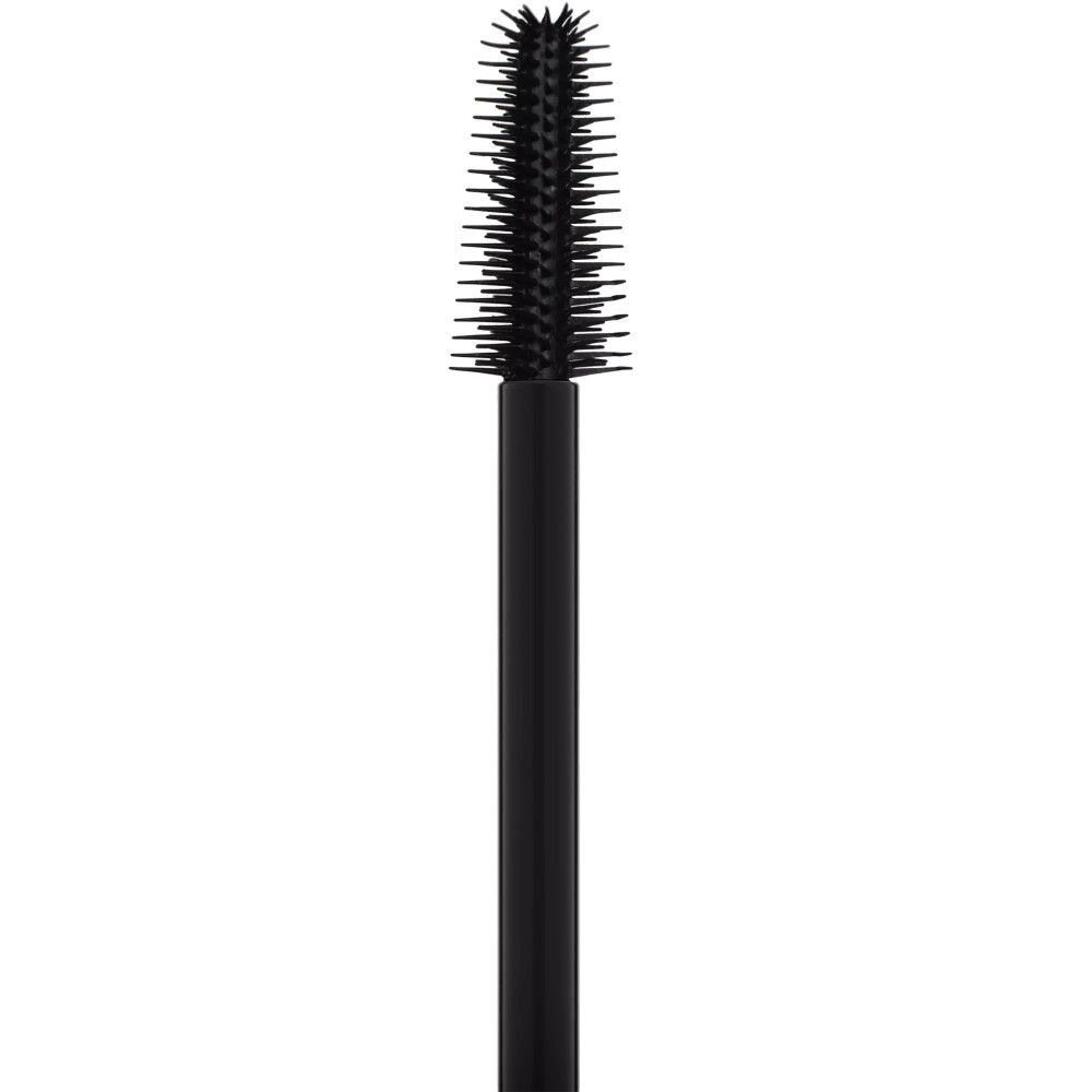 Gros plan de la brosse de mascara. Soies noires, manche cylindrique.