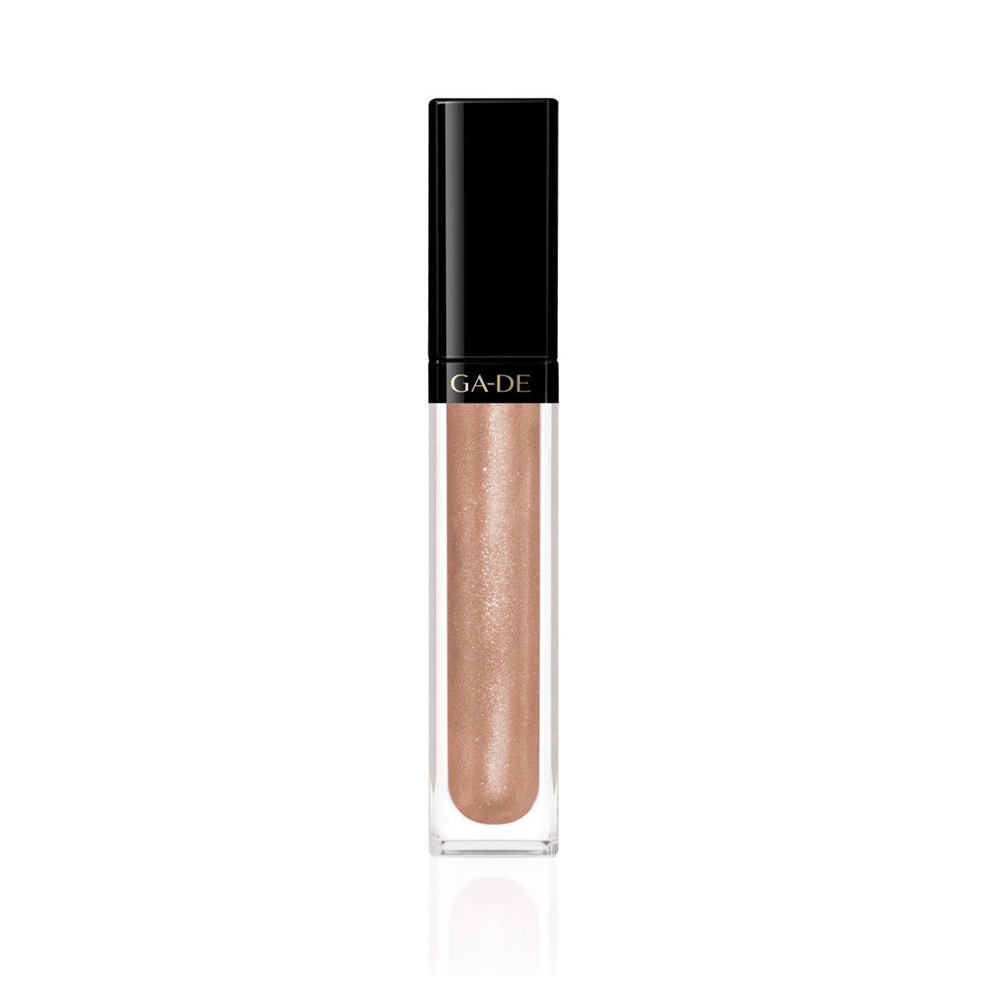 Gloss à lèvres avec bouchon noir. Le contenant transparent contient un liquide scintillant de couleur rose. Le nom de la marque GA-DE est visible.