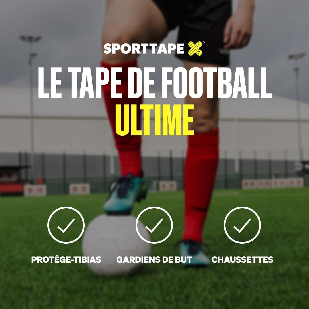 Joueur de football avec des chaussettes rouges et une chaussure de football sur un ballon.