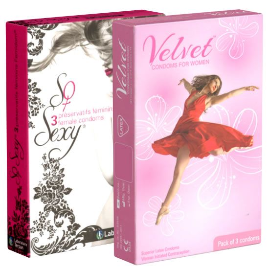 Deux boîtes de préservatifs. Une avec "Sexy" et "3 female condoms". L'autre avec "Velvet CONDOMS FOR WOMEN".