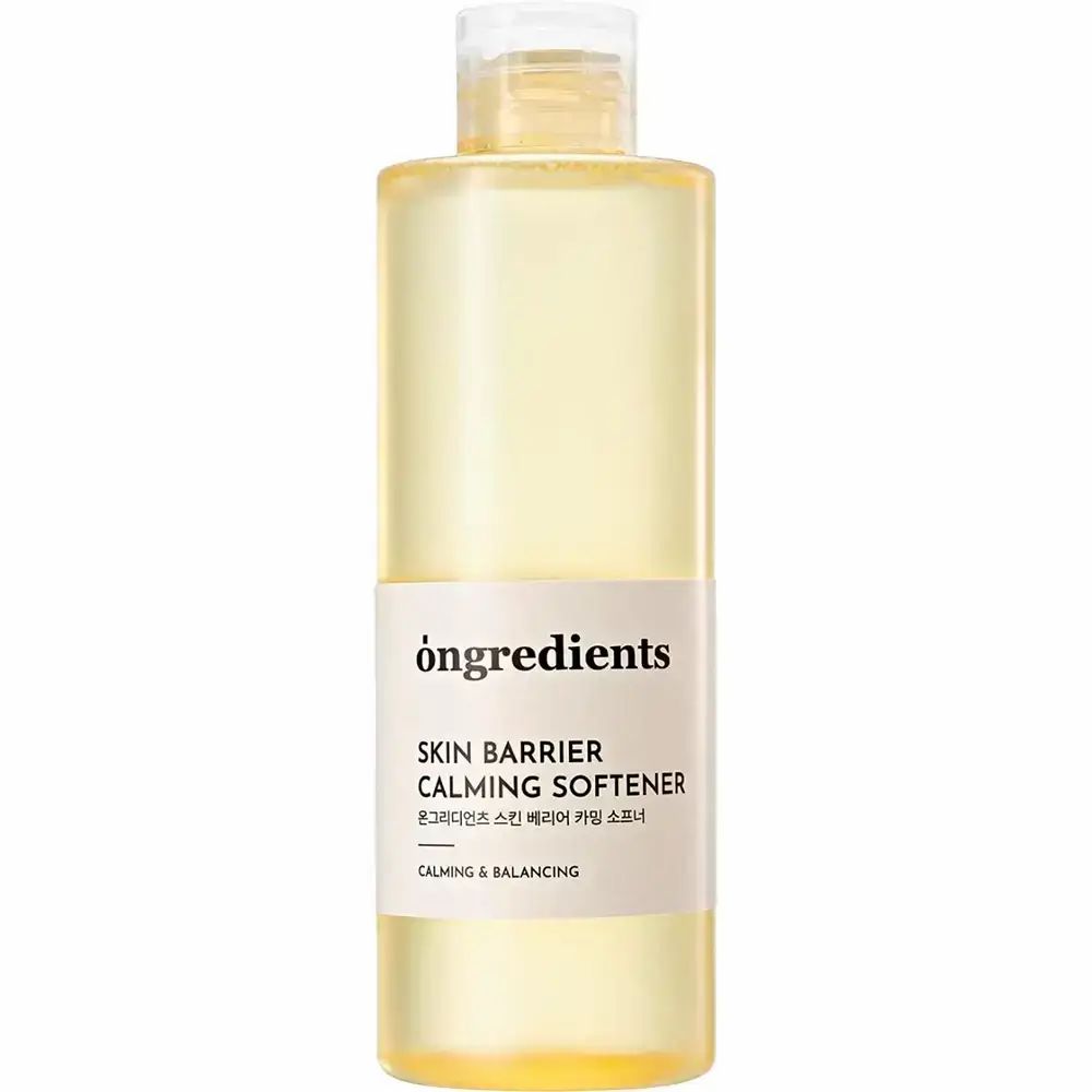 Transparante fles met geelachtige vloeistof. Etiket met productnaam en merk: ONGREDIENTS Skin Barrier Calming Softener.