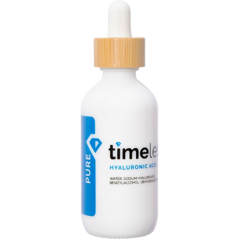 Witte fles met houten dop en pipet. Blauwe labels met tekst. Productnaam en ingrediënten zichtbaar.