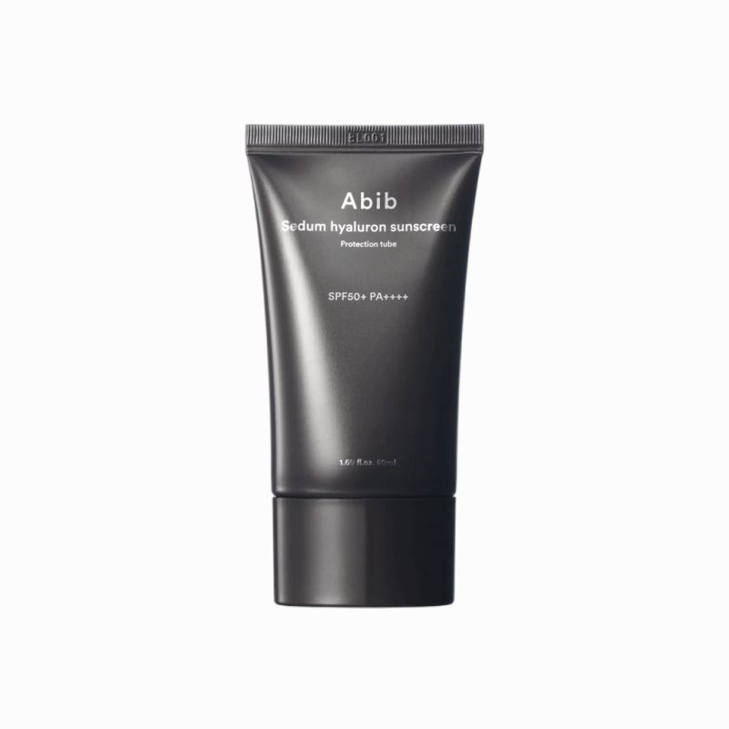 Tube noire avec nom du produit et indication SPF. Texte : Abib, Sedum hyaluron sunscreen, Protection tube, SPF50+ PA++++.