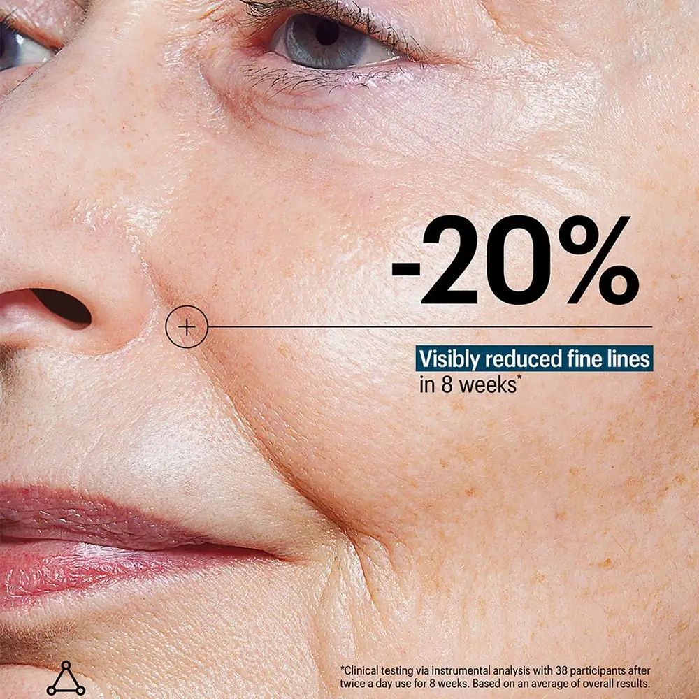 Close-up van een gezicht. Tekst: -20% zichtbaar verminderde fijne lijntjes in 8 weken.