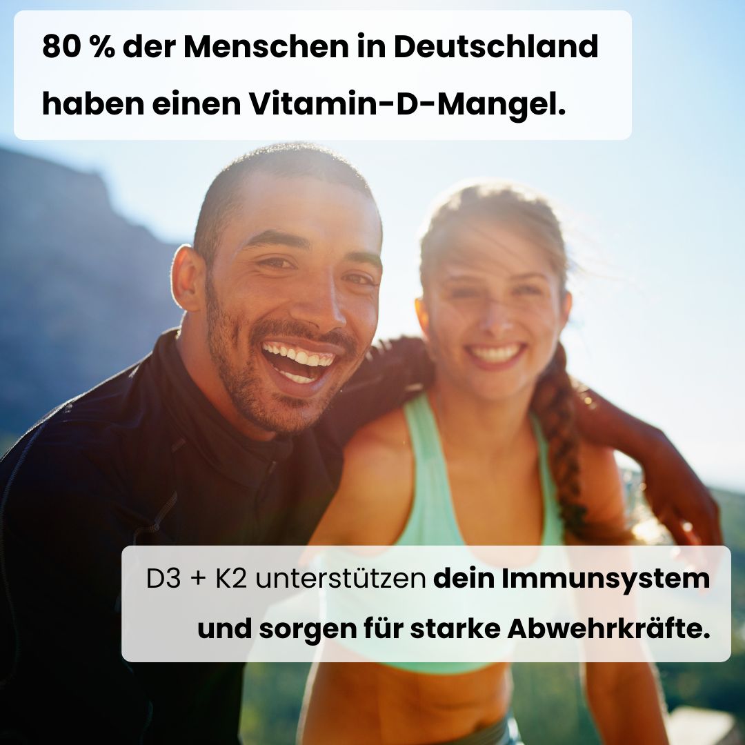 Foto van twee lachende mensen. Tekst: 80% van de mensen in Duitsland heeft een vitamine D-tekort. D3 + K2 ondersteunen je immuunsysteem.