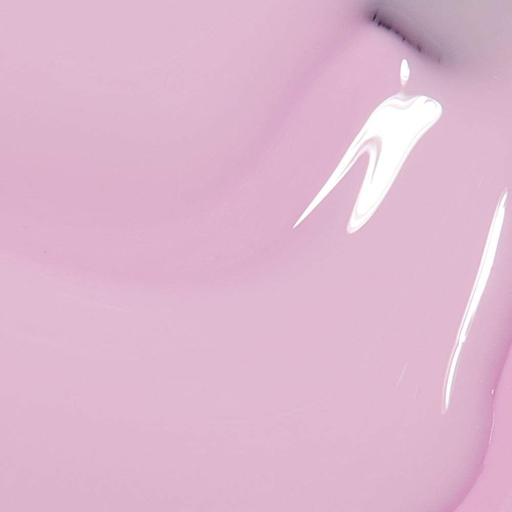 Lichtroze nagellak, glanzend. De kwast is zichtbaar.