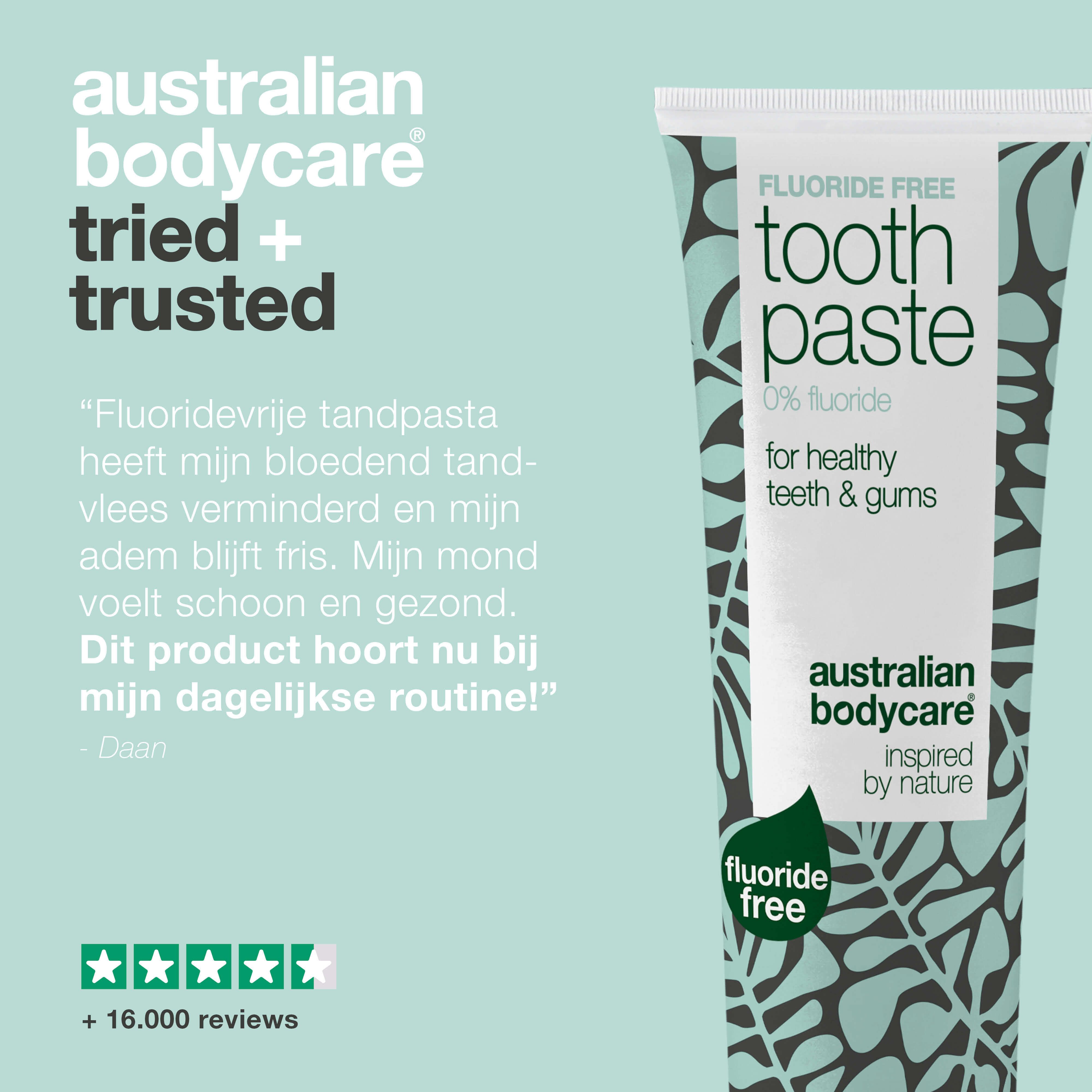 Tandpastatube. Opschrift: Fluoride Free, Toothpaste, 0% fluoride, voor gezonde tanden & tandvlees. Tekst: Reviews en sterren.