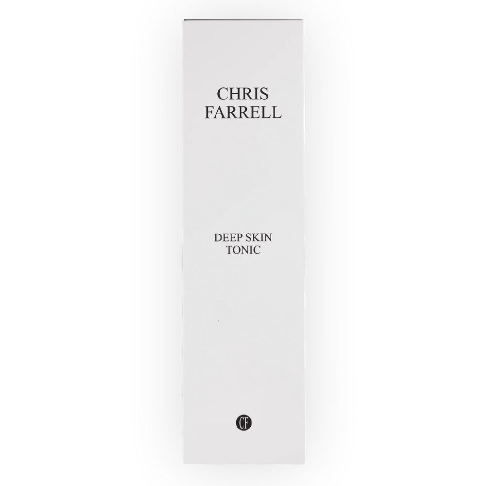 Witte verpakking met zwarte tekst: CHRIS FARRELL, DEEP SKIN TONIC. CF-logo onderaan. Verticale weergave.