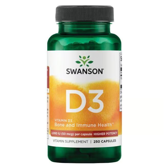 Groene fles met zwarte dop. Label met "SWANSON" en "D3". Bevat 250 capsules. Vitamine D3 supplement.