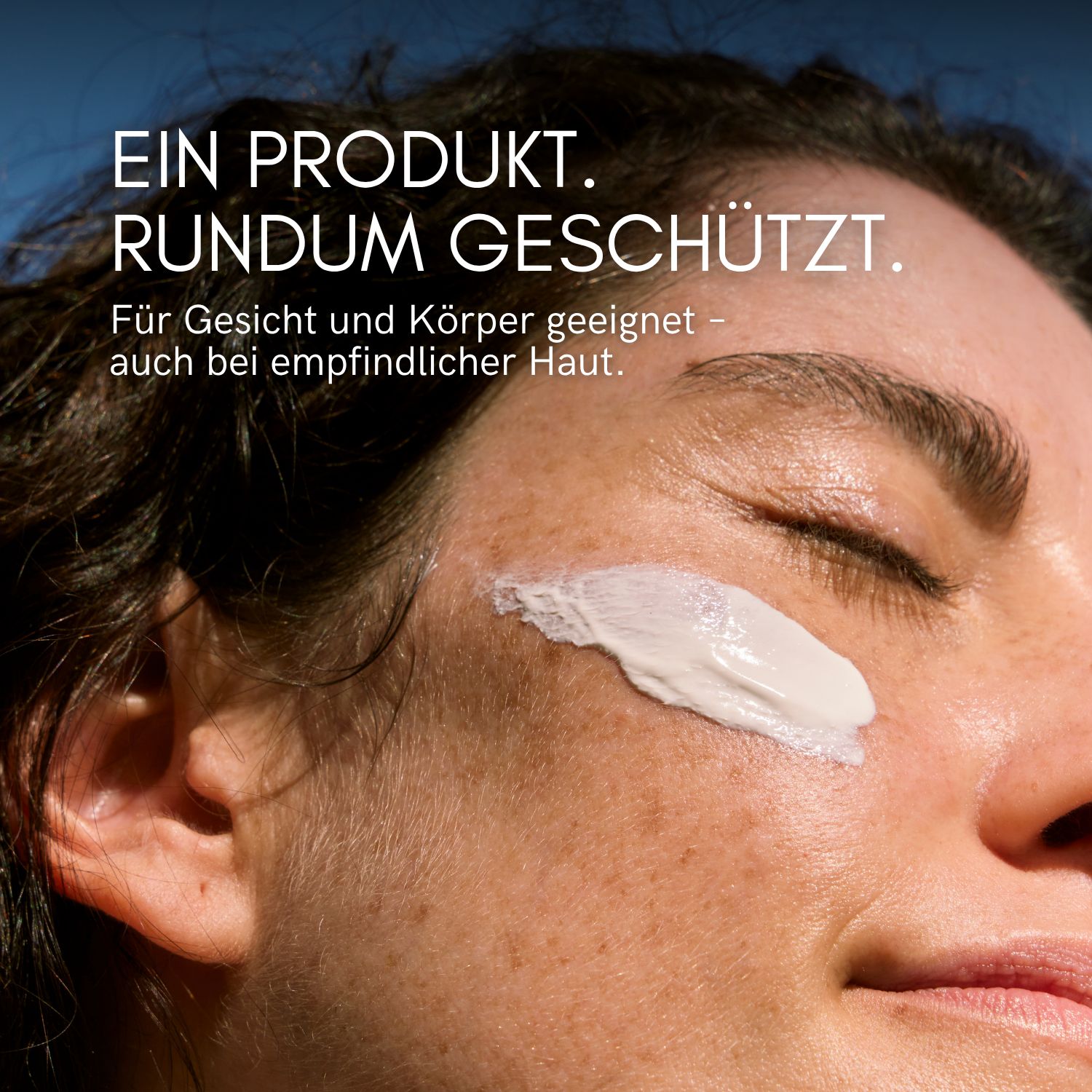 Gezicht met zonnecrème aangebracht. Geschikt voor gezicht en lichaam.