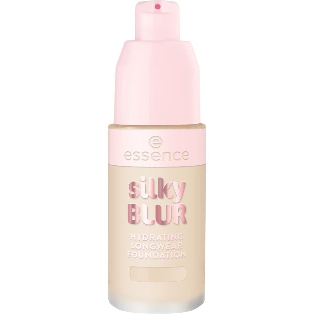 Flacon de fond de teint avec pompe et bouchon rose. Inscription : Silky Blur, Hydrating Longwear Foundation. Marque : Essence.