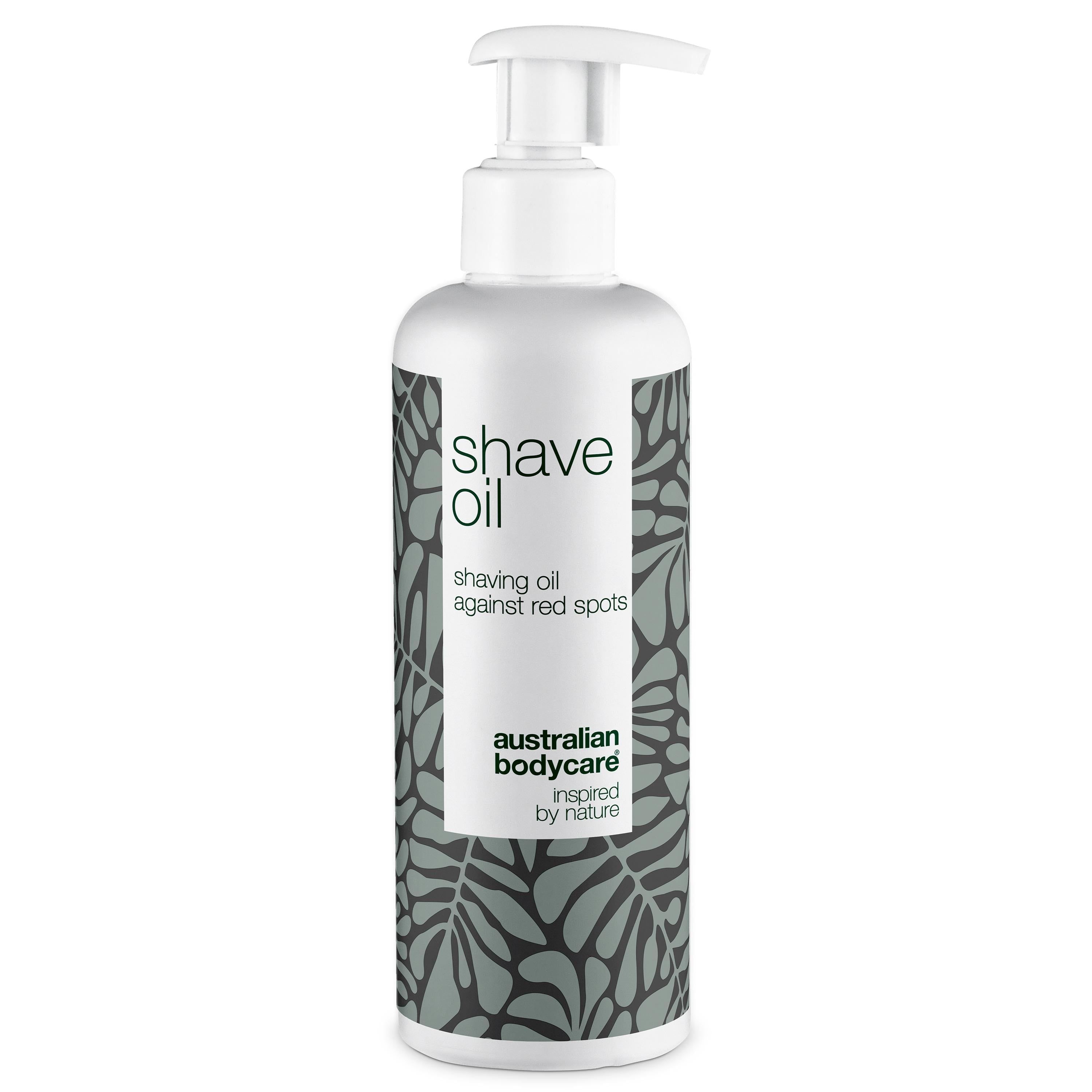 Witte fles met pomp. Opschrift: Shave Oil, tegen rode plekken. Merk: Australian Bodycare.