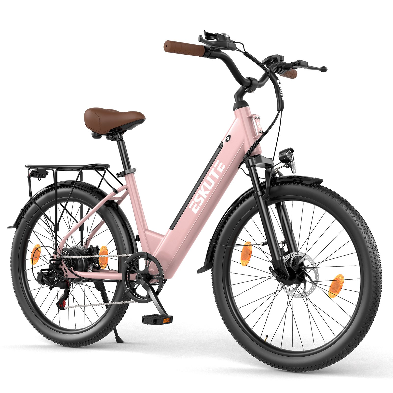 Roze elektrische fiets met zwart frame. Bagagerek, bruin zadel en stuur. Merk ESKUTE.