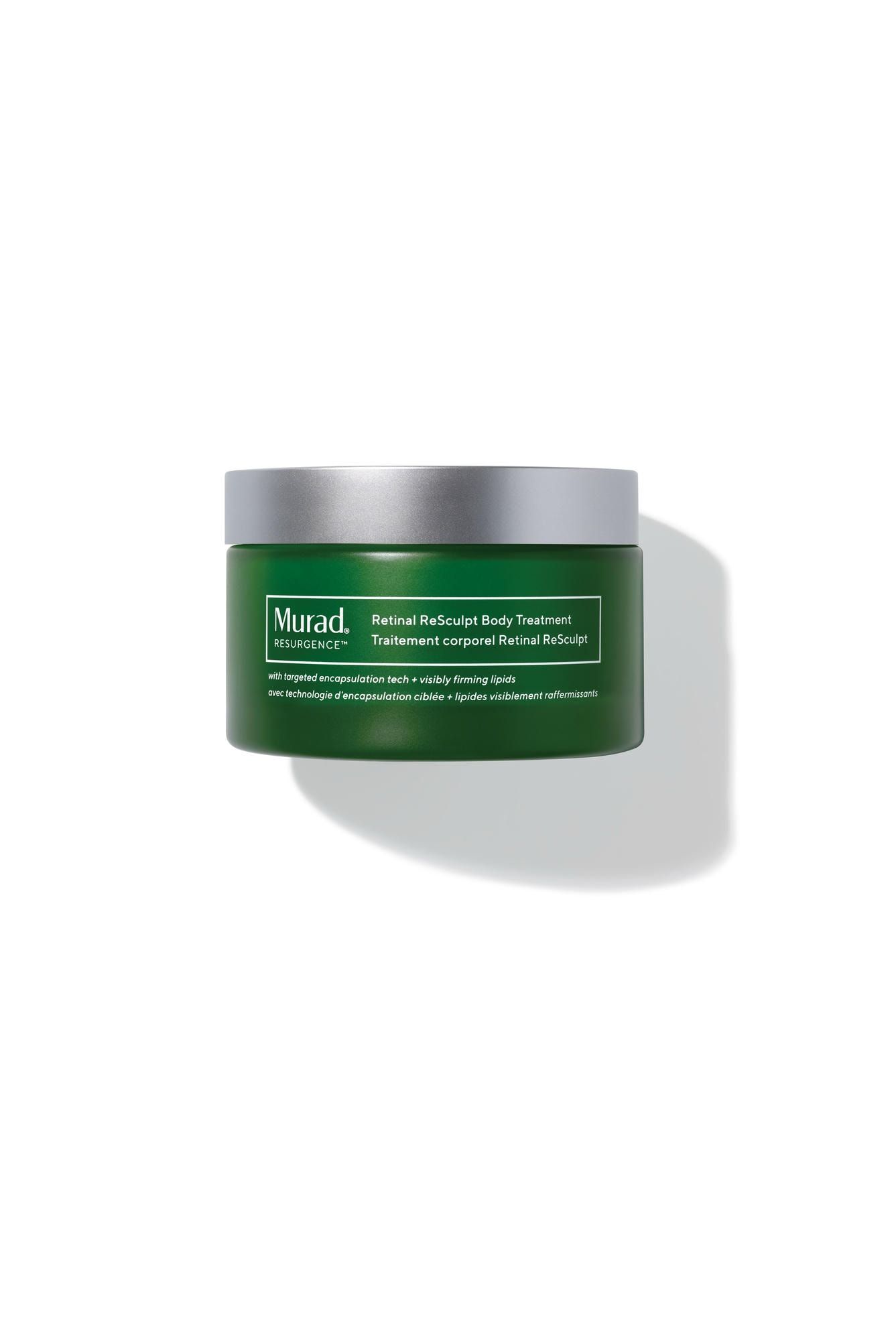 Pot vert avec couvercle argenté. Contient le nom du produit et du texte. Marque : Murad.