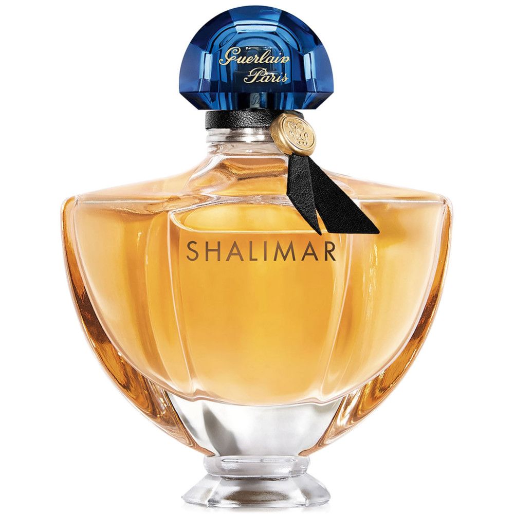 Guerlain Shalimar Eau de Parfum Spray. Flacon bleu et ruban noir. Nom du produit sur le flacon.