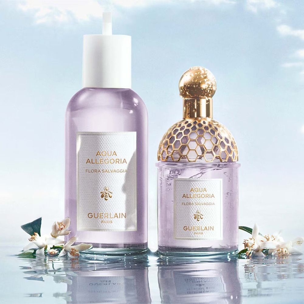 Deux flacons Guerlain Flora Salvaggia. Bouchons dorés, liquide violet. Eau de Toilette.