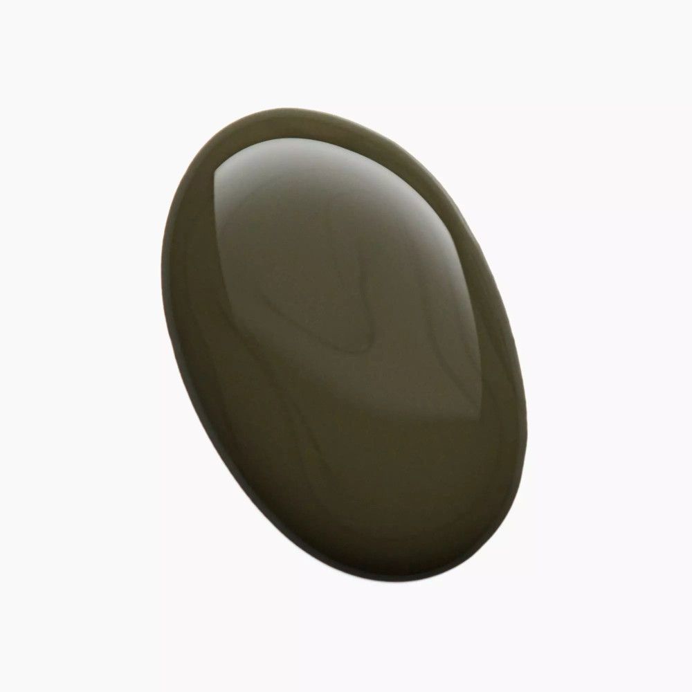 Goutte de vernis à ongles vert olive sur fond blanc. Surface brillante.