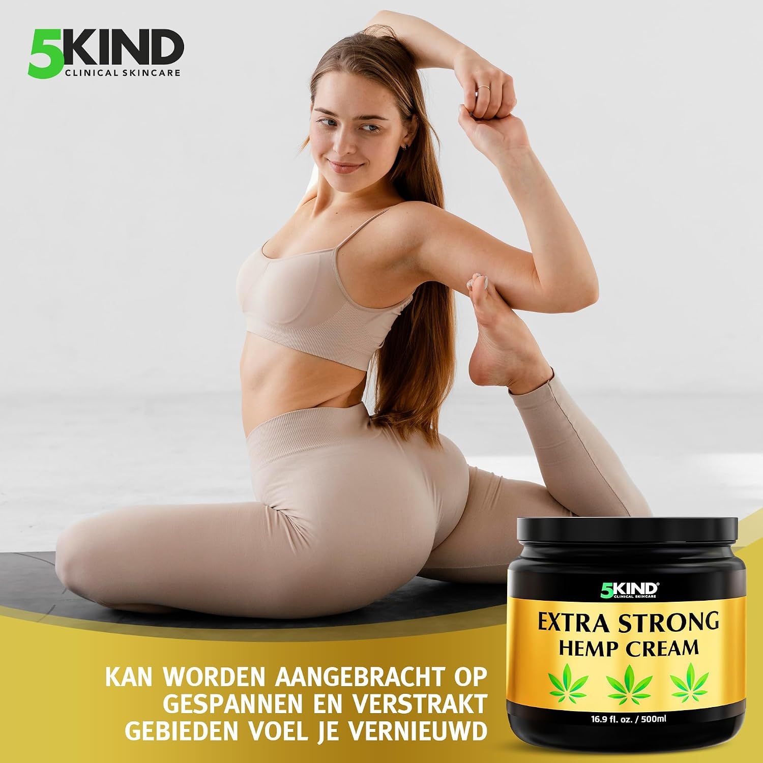 Vrouw in yogahouding. 5Kind Extra Strong hennepcrème pot ernaast. Tekst: Kan worden aangebracht op gespannen gebieden.
