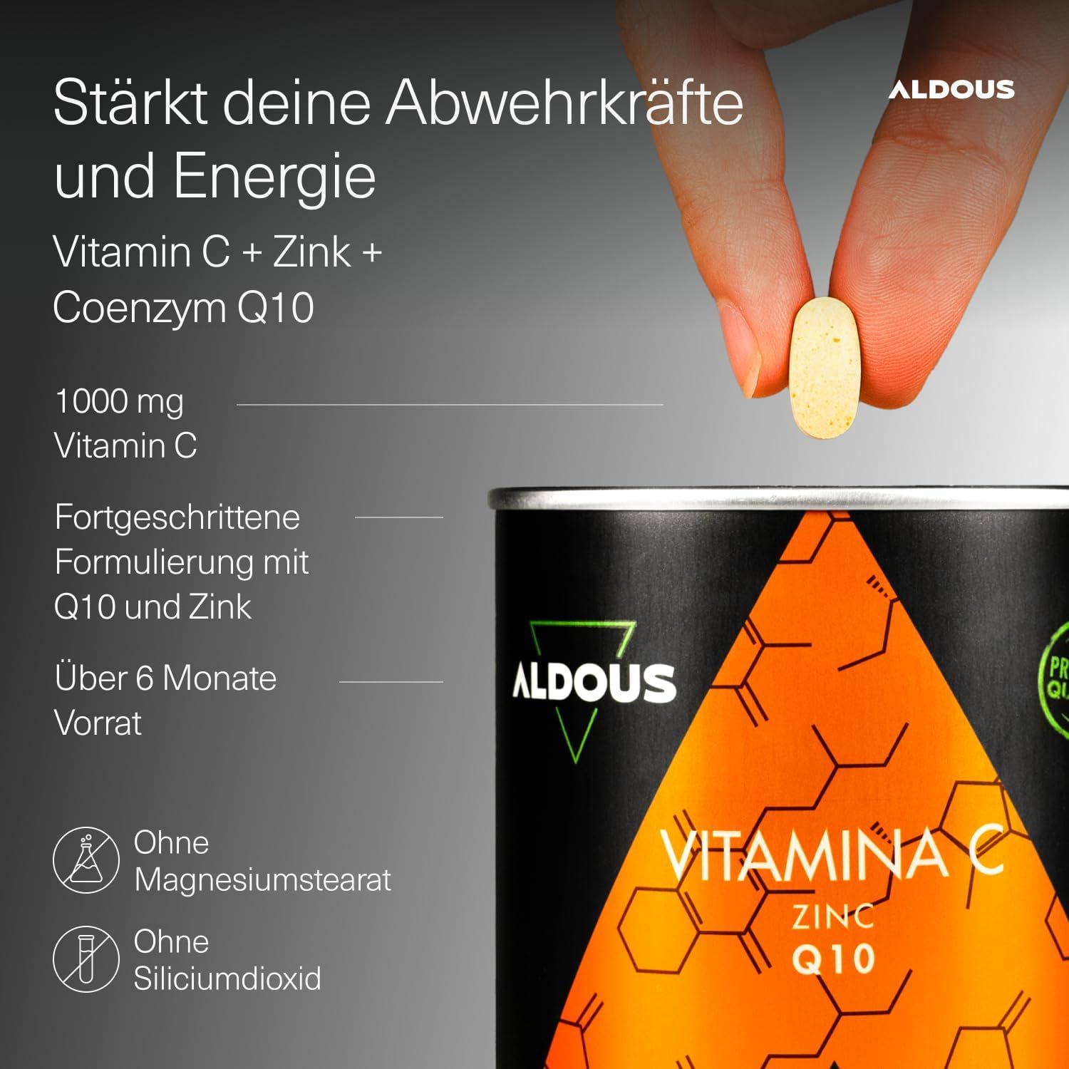 Hand houdt een Aldous Vitamine C tablet boven een blik. Tekst: Vitamine C + Zink + Co-enzym Q10.