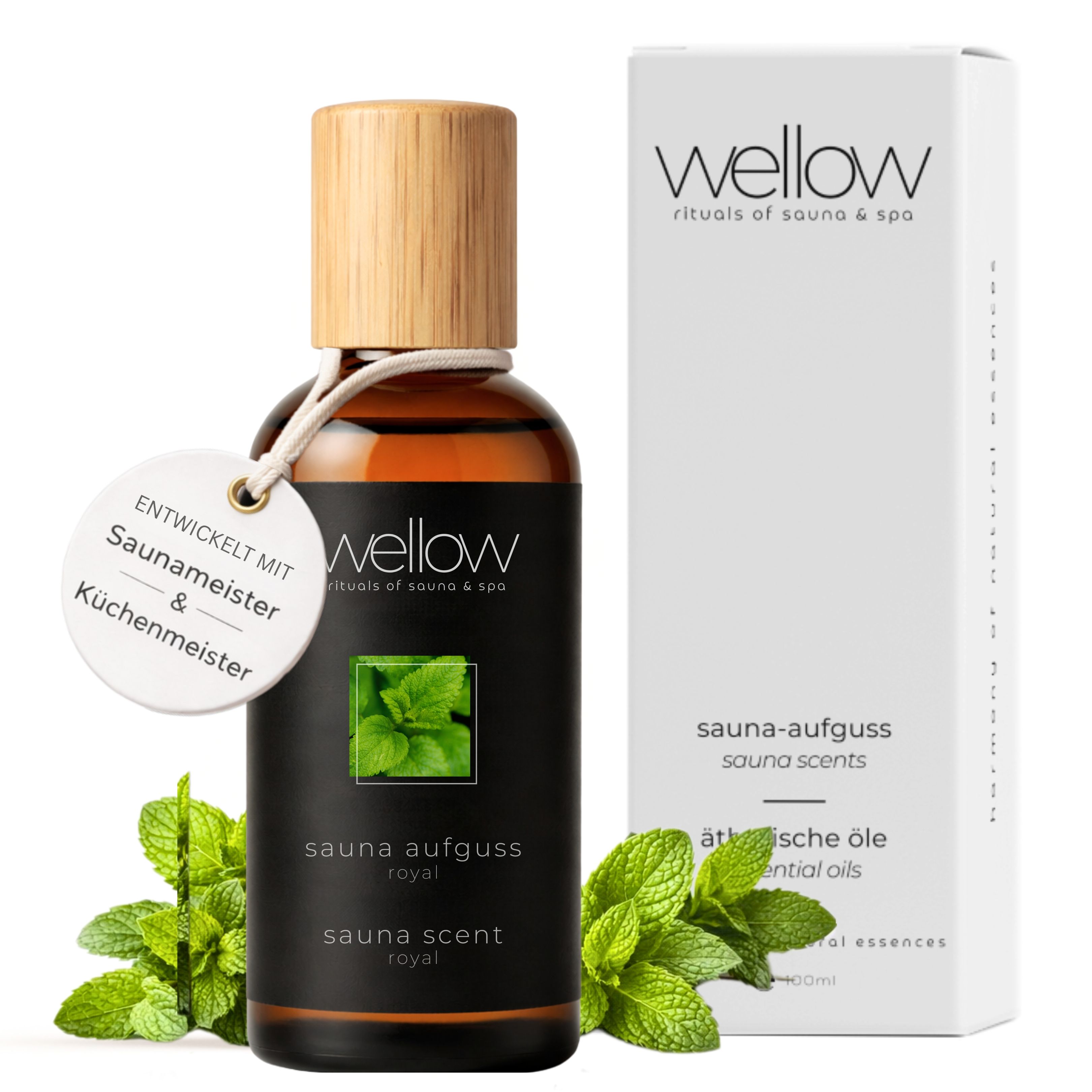 Flacon en verre brun avec bouchon en bois, étiquette. Texte: Wellow Sauna-Aufguss Royal, Sauna Scent Royal. Avec menthe.