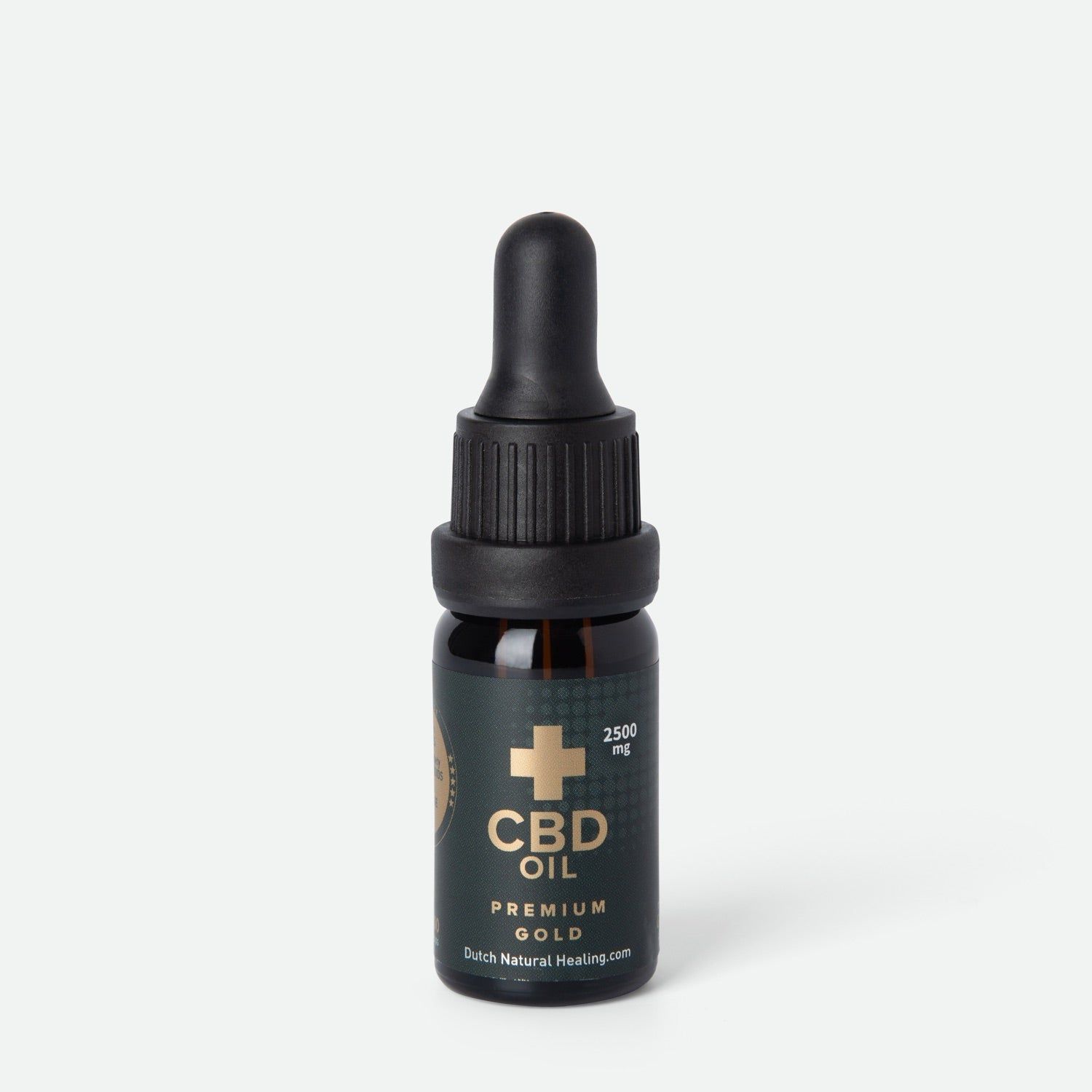 Bruine glazen fles met zwarte dop en pipet. Opschrift: CBD OIL, Premium Gold, 2500 mg.