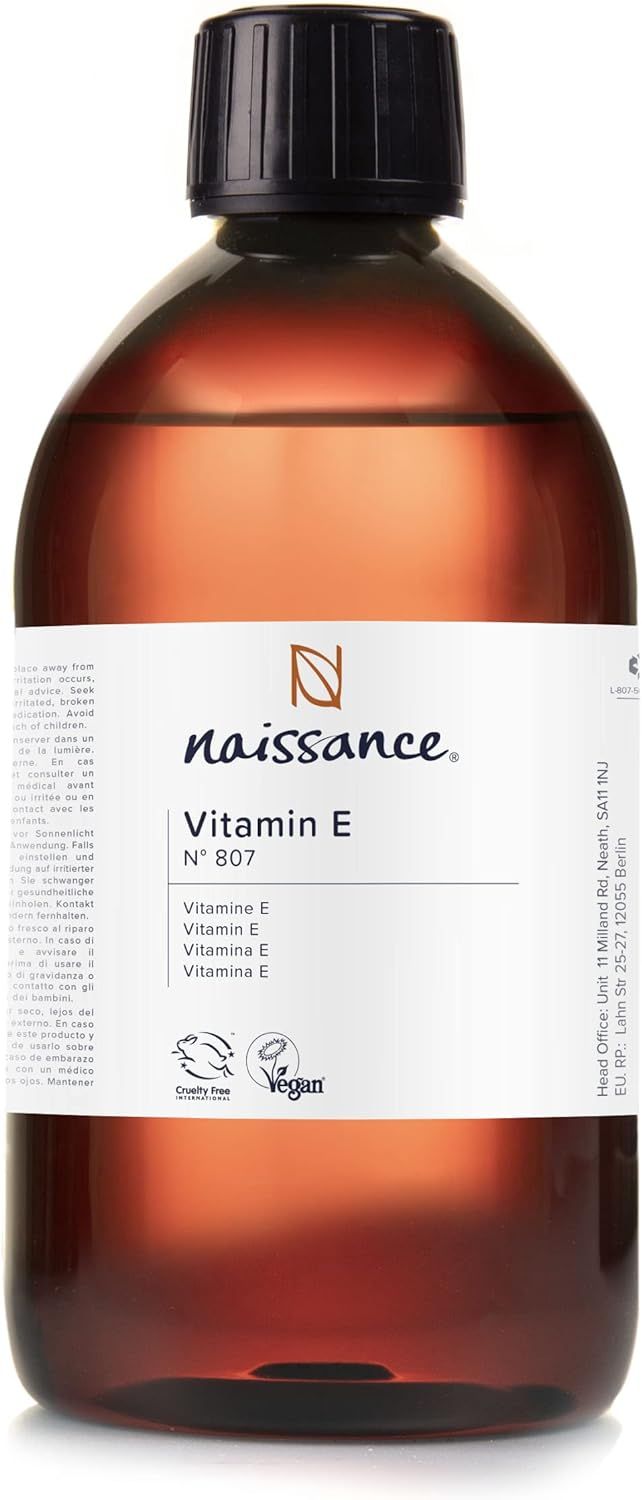 Bruine glazen fles met wit etiket. Op het etiket staat "Naissance Vitamin E". Vegan-zegel.