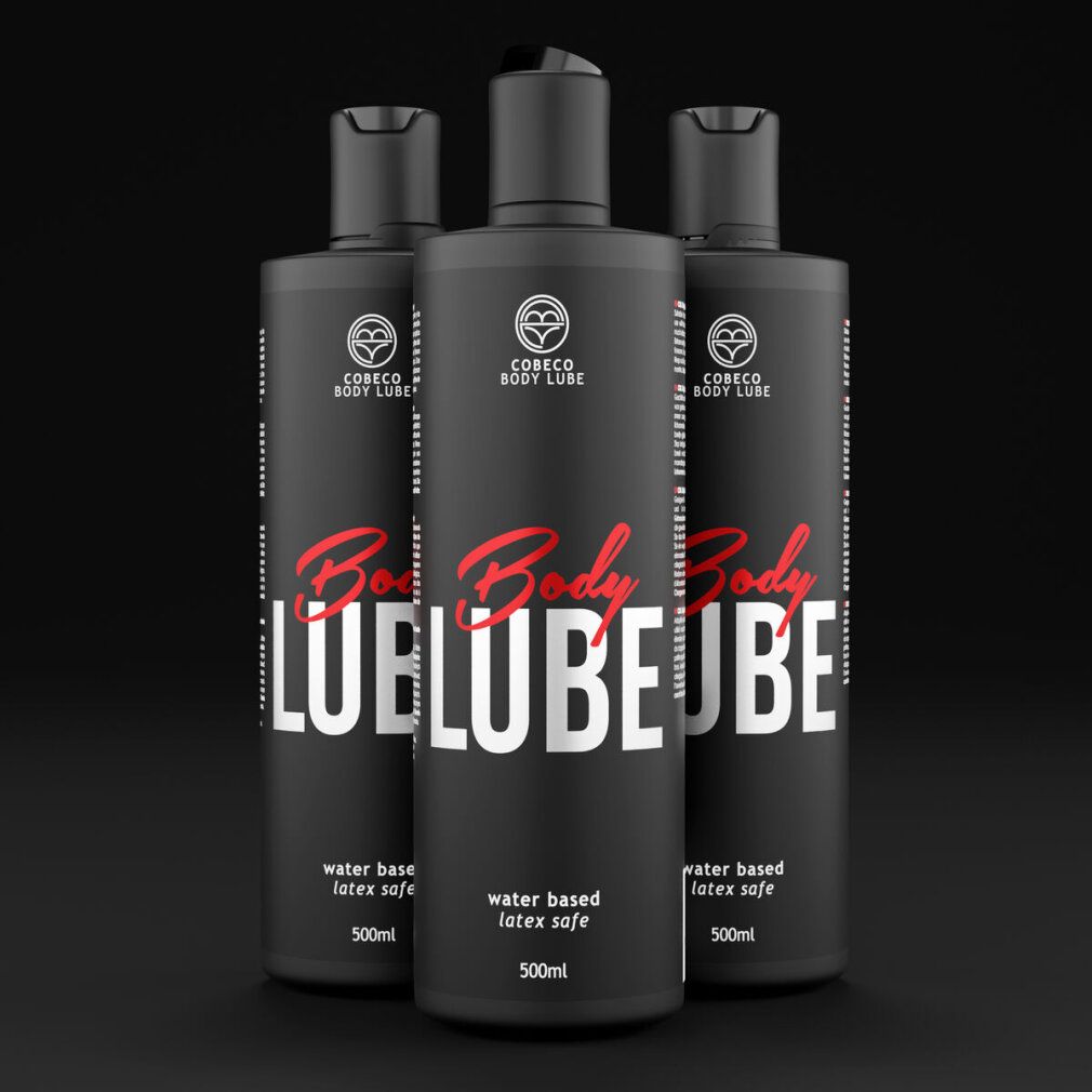 Trois bouteilles noires de Cobeco Body Lube côte à côte sur fond noir.
