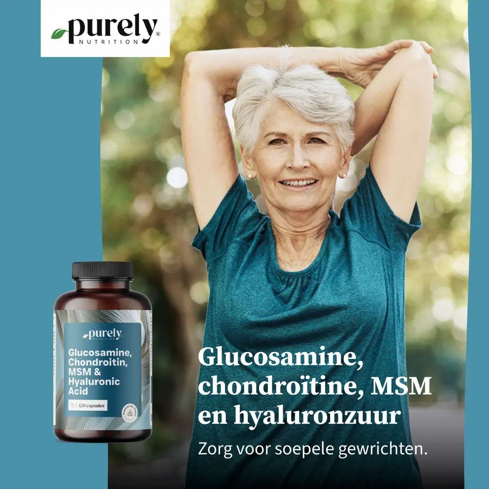 Oudere vrouw rekt zich uit. Naast haar: fles met opschrift: Purely, Glucosamine, Chondroïtine, MSM & Hyaluronzuur. Tekst: soepele gewrichten.