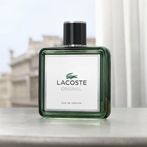 Flacon Lacoste Original EdP Nat. Spray. Forme carrée, cadre vert, étiquette blanche avec logo crocodile. Texte: Eau de Parfum.