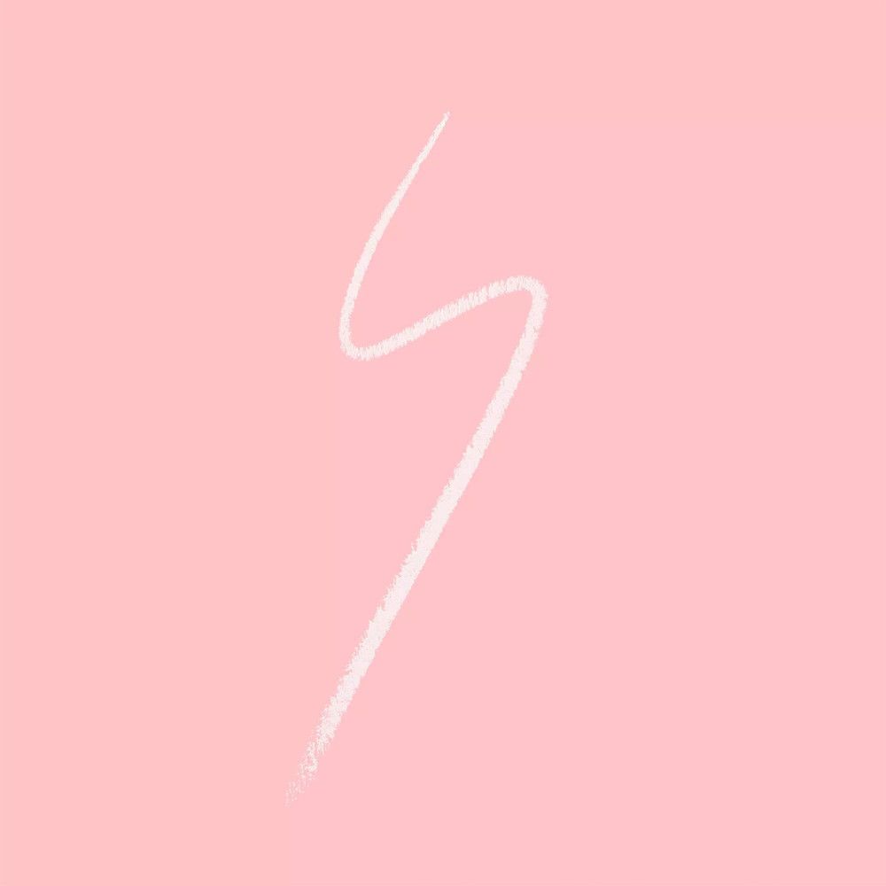 Fond rose avec trait de khôl blanc en zigzag.