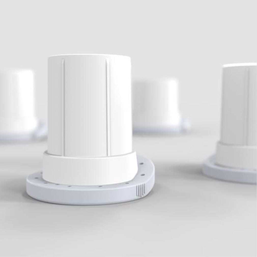 Plusieurs inserts cylindriques blancs avec tige rainurée et base grise.