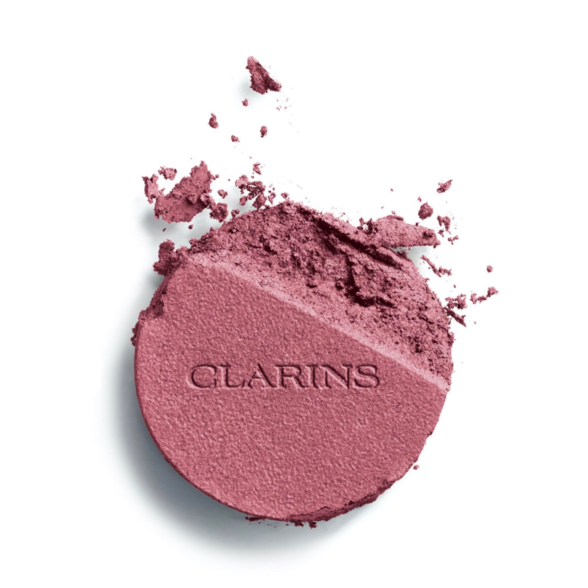 Poudre de blush cassée, couleur prune. Nom de la marque sur la surface.