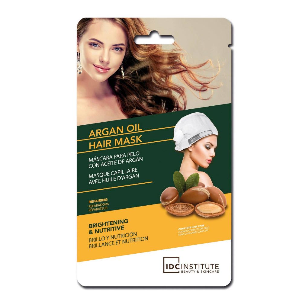 Verpakking voor een haarmasker met een vrouw met lang haar en een afbeelding van het masker. Tekst: Argan Oil Hair Mask.