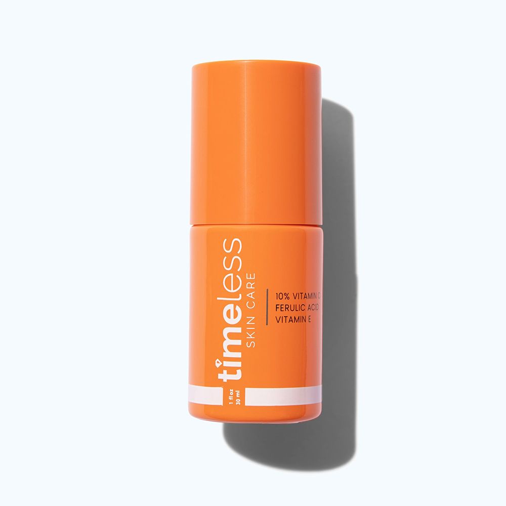 Flacon orange avec étiquette blanche. Inscription : TIMELESS SKIN CARE, 10% Vitamine C, Acide férulique, Vitamine E. 1 fl oz / 30 ml.