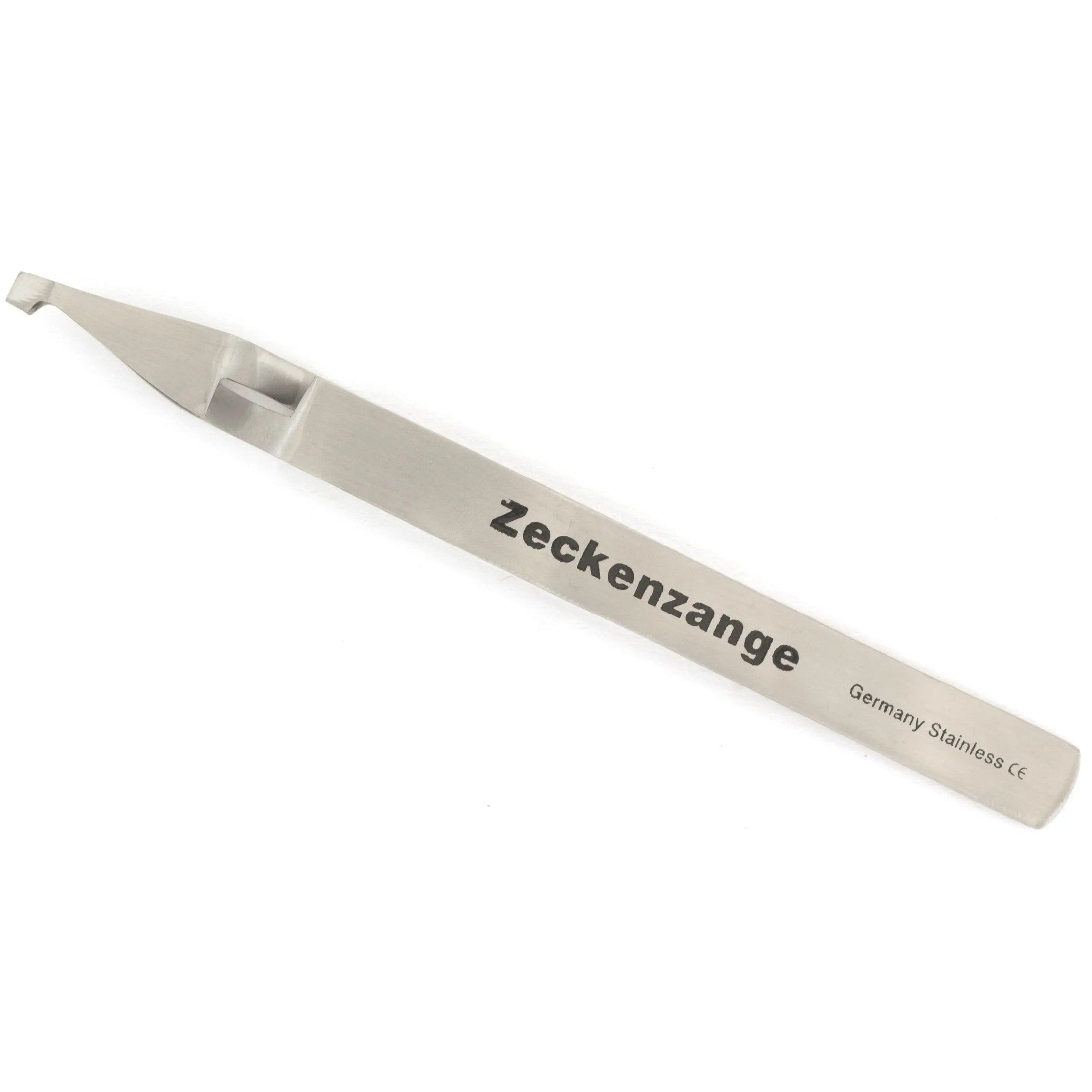Pince à tiques en acier inoxydable. Inscription : Zeckenzange, Germany Stainless ce. Vue en angle.