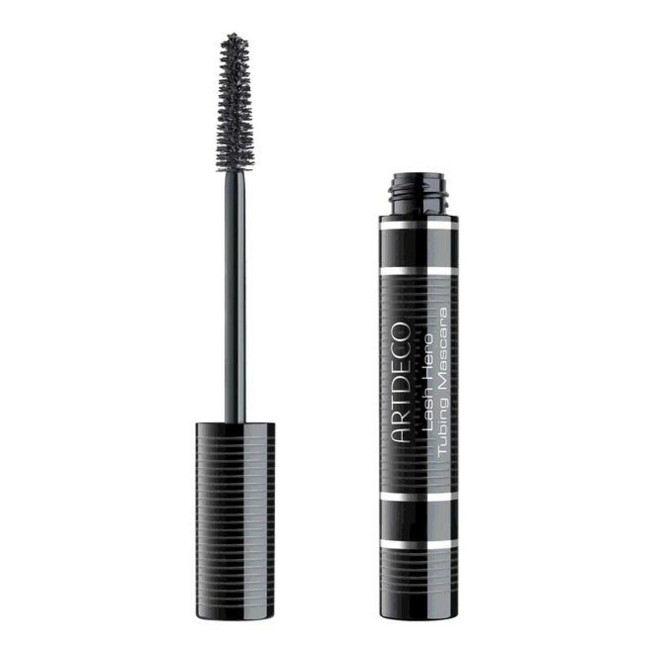 Open mascarahuls met borstel. Zwarte huls met zilveren strepen. Tekst: Artdeco Lash Hero Tubing Mascara.