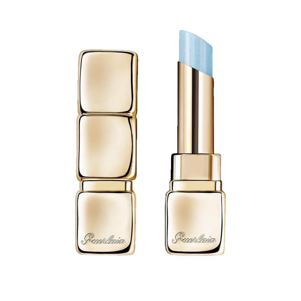 Stick de baume à lèvres doré, ouvert et fermé. Le baume est bleu clair. Le nom Guerlain est visible.
