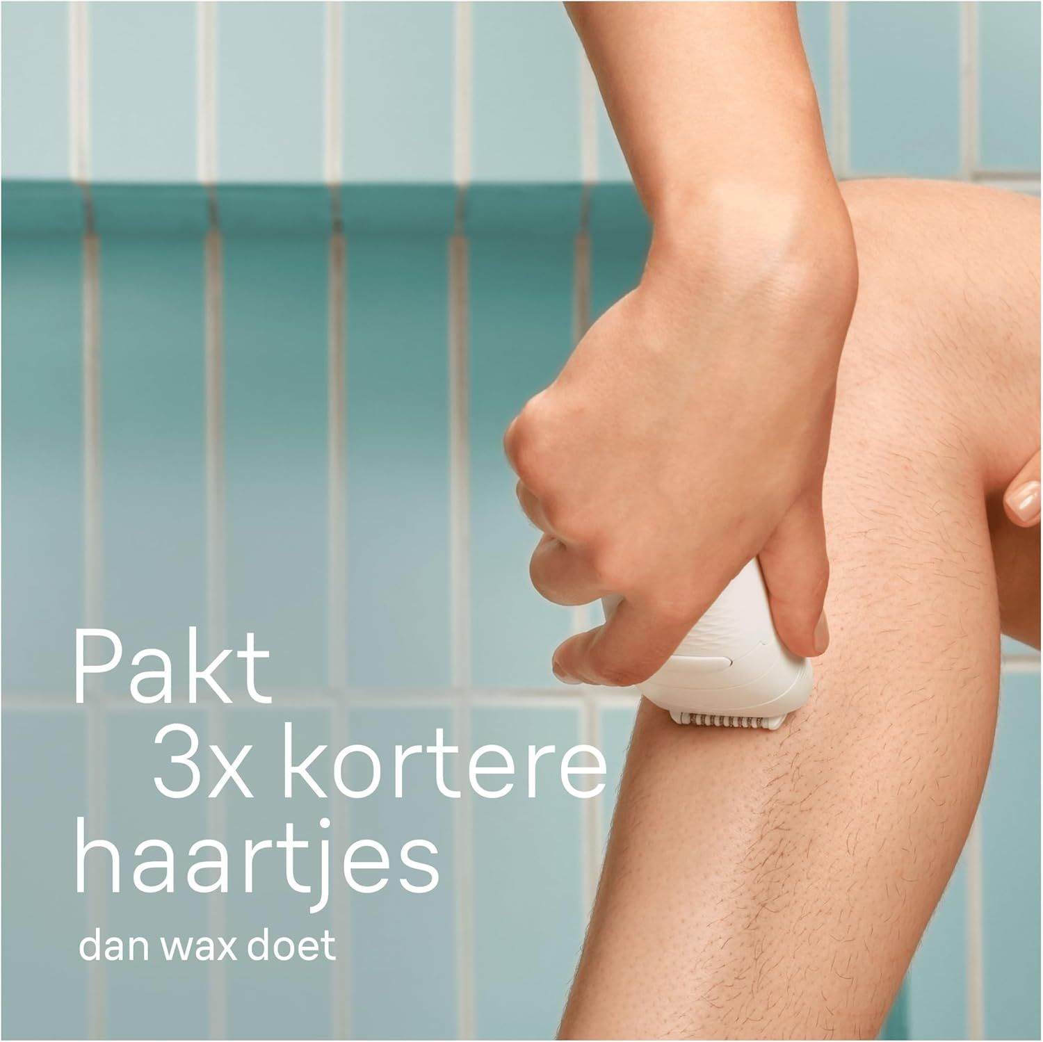 Hand gebruikt epilator op been. Tekst: Pakt 3x kortere haartjes dan wax.