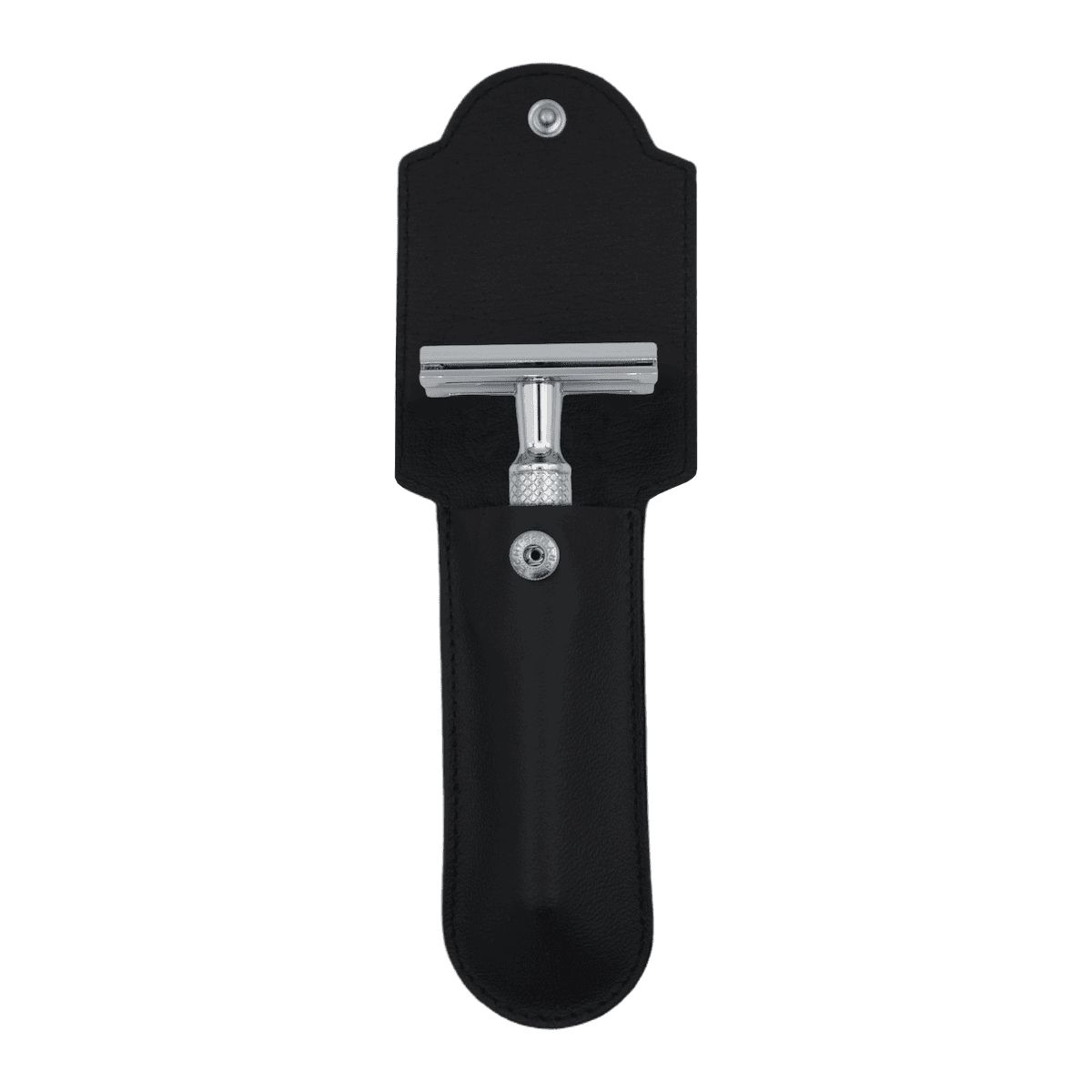 Zwarte leren etui met veiligheidsscheermes. Etui met drukknoopsluiting. Scheermes van metaal.