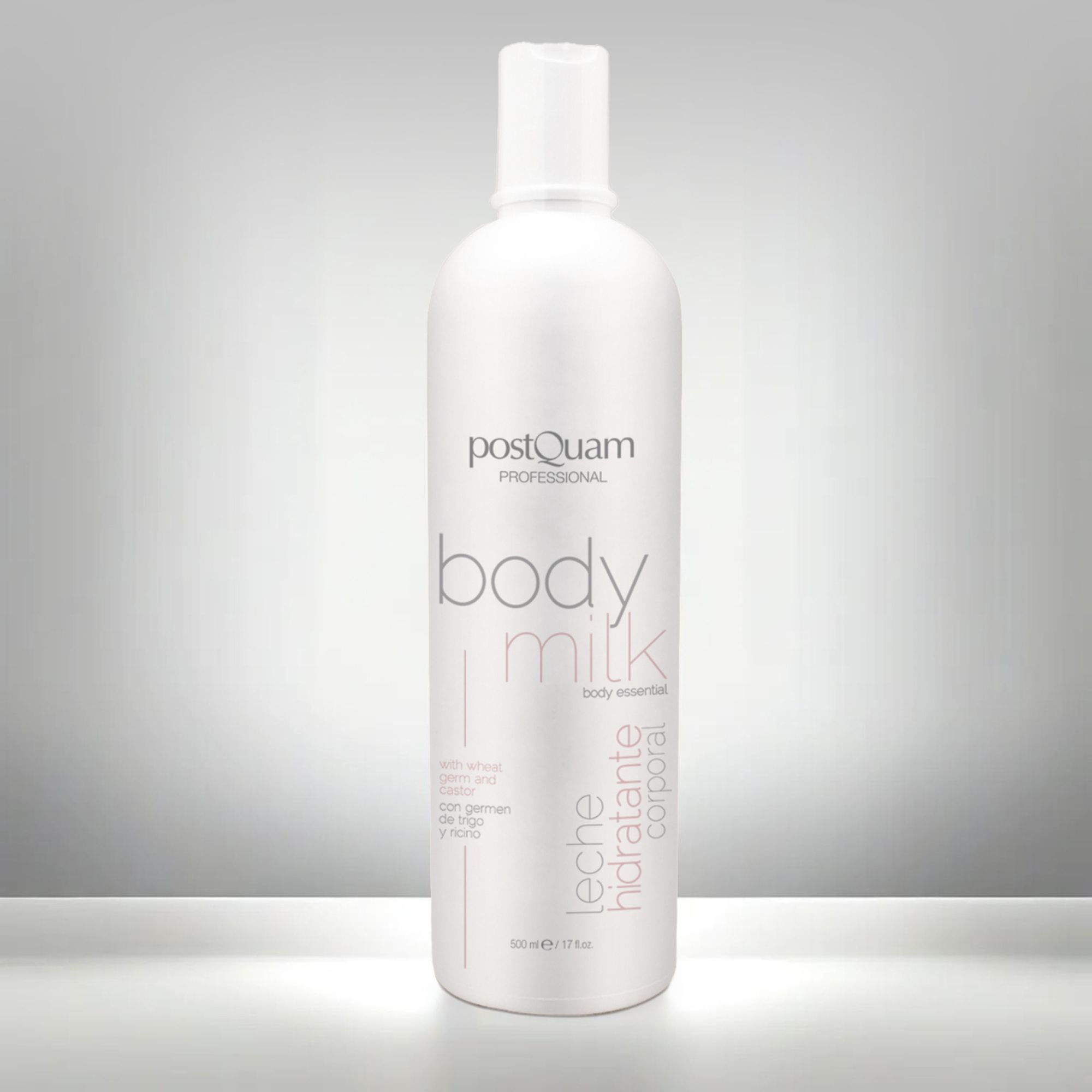 Witte fles "Postquam Professional Body Milk". Tekst: "Leche Hidratante Corporal".