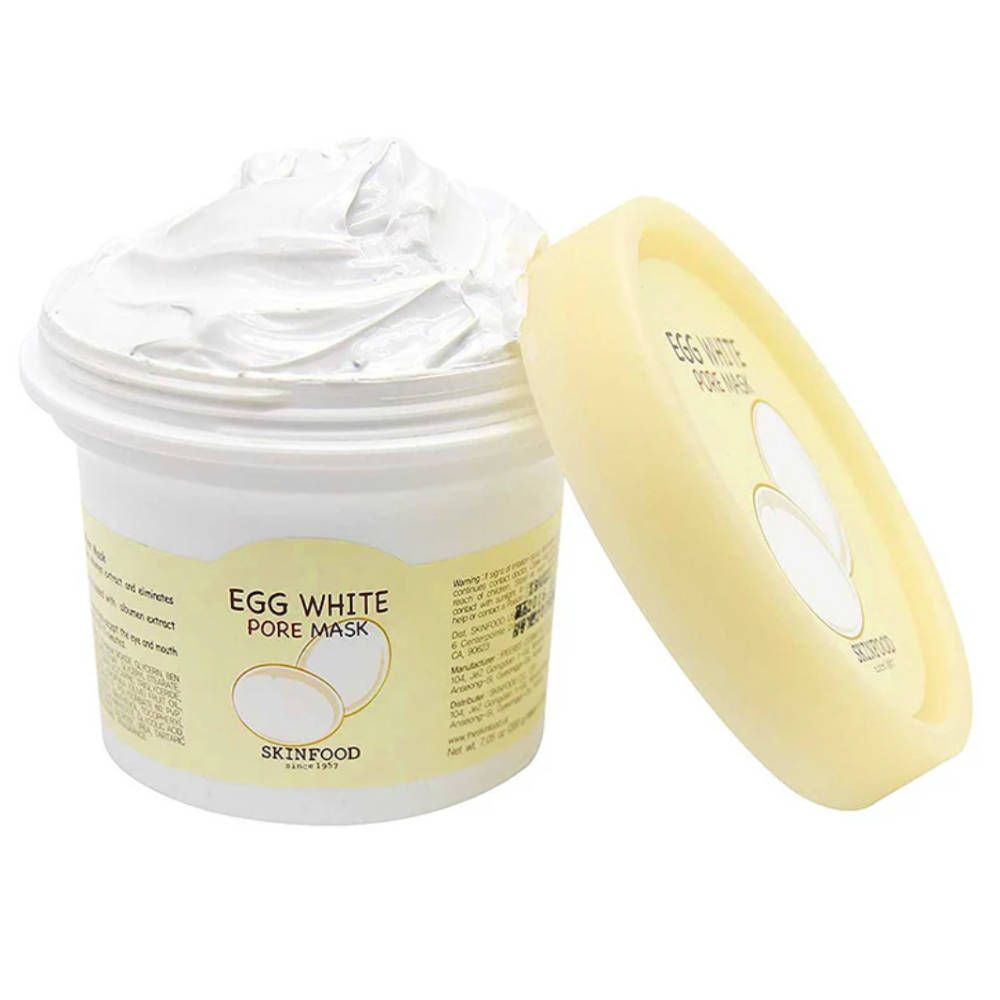 Pot blanc ouvert avec masque. Couvercle à côté. Texte: Egg White Pore Mask, Skinfood.