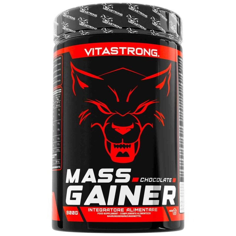 Zwarte pot met rood etiket. Bevat Vitastrong Mass Gainer. Rode wolfskop. 900g. Deksel met Vitastrong-logo.
